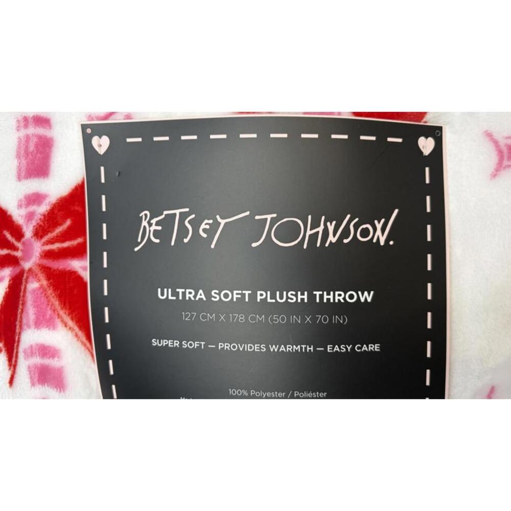 Betsey Johnson Ultra Soft Plush Throw Blanket – Candy Cane & Bow Print - Picture 7 of 7